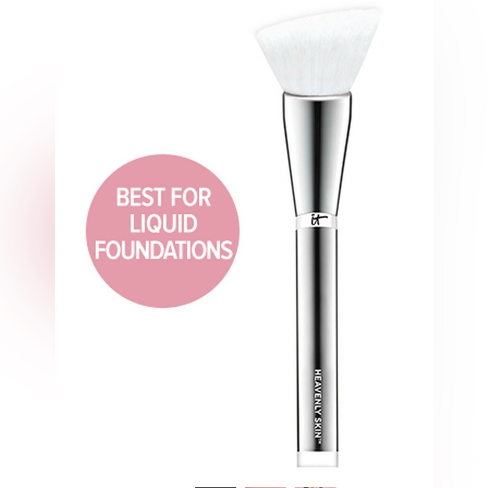 IT COSMETICS HEAVENLY SKIN SKIN-SMOOTHING WHITE COMPLEXION BRUSH #704 NEW SEALED